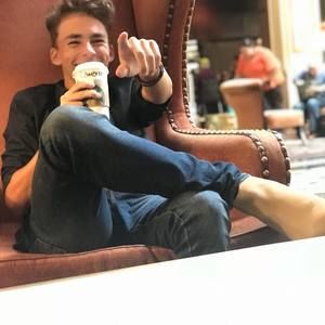 Meet your Posher, Cameron